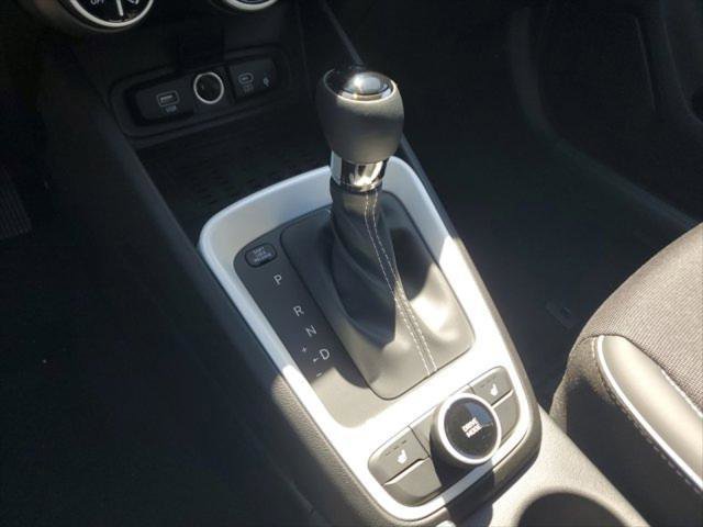 New 2025 Hyundai Venue Limited image 12