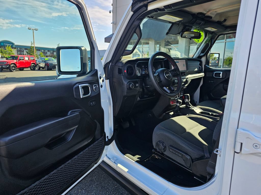 Used 2025 Jeep Wrangler Unlimited Rubicon AWD/4WD image 19