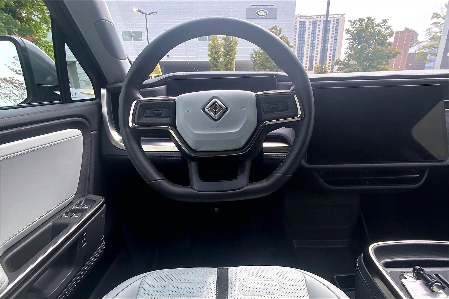 Used 2025 Rivian R1S Adventure AWD/4WD image 5