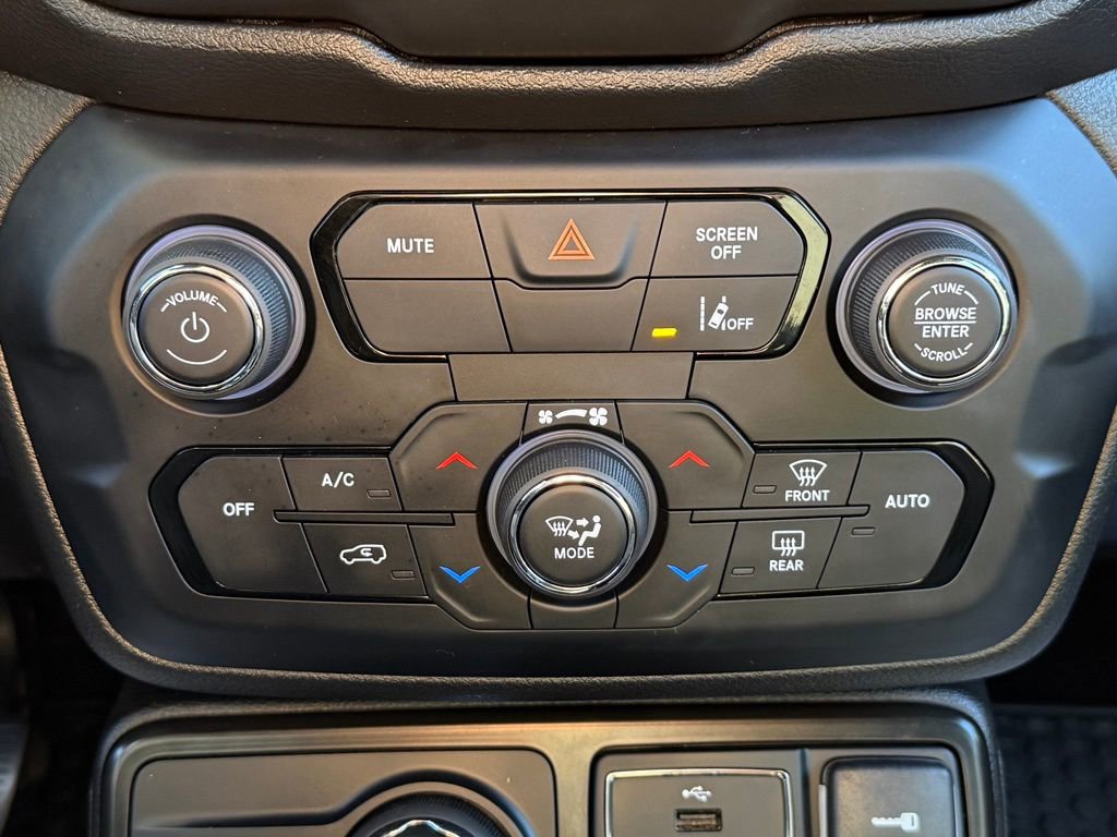 Used 2022 Jeep Renegade Altitude image 13