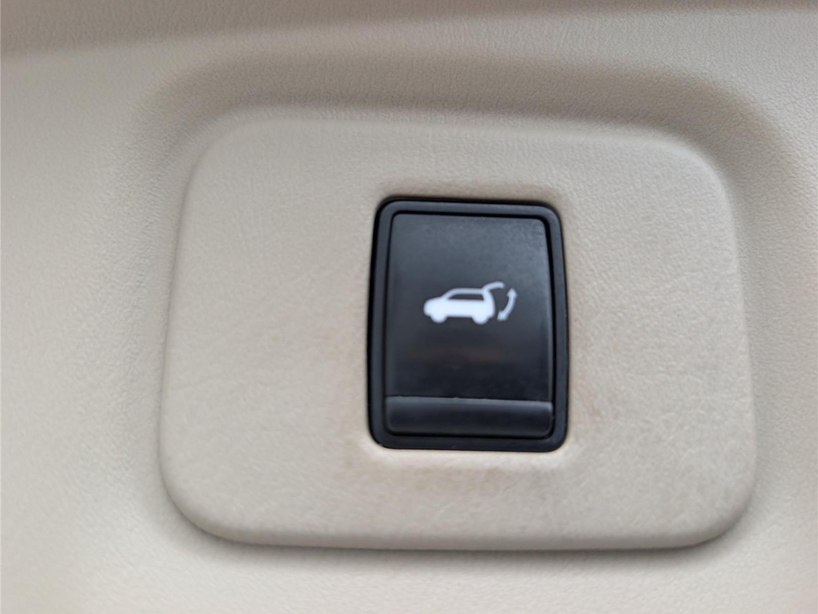 Used 2015 Nissan Pathfinder SL w/ SL Tech Package FWD image 15