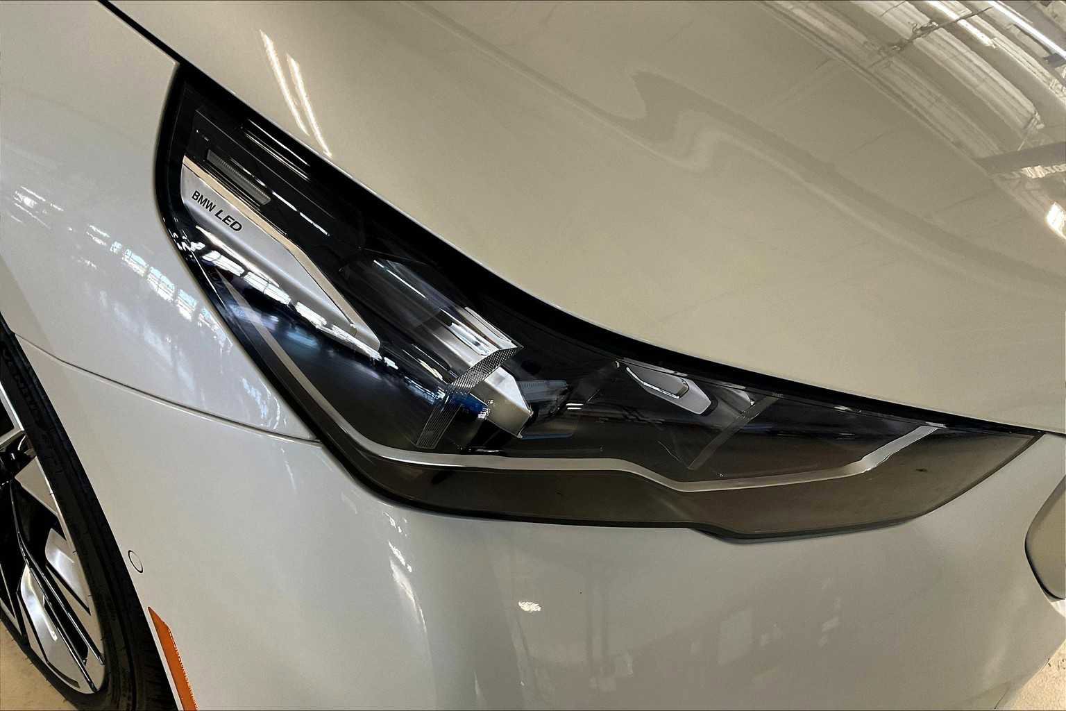 Used 2026 BMW i5 eDrive40 w/ Premium Package RWD image 13
