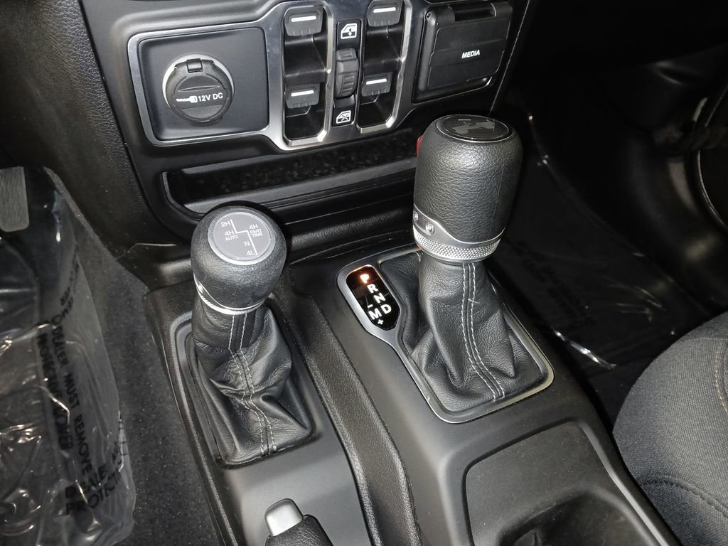 Used 2025 Jeep Wrangler Unlimited Sahara image 18