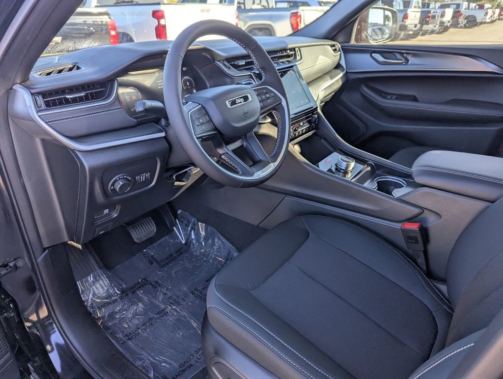 Used 2025 Jeep Grand Cherokee Laredo X w/ Trailer Tow Package image 24