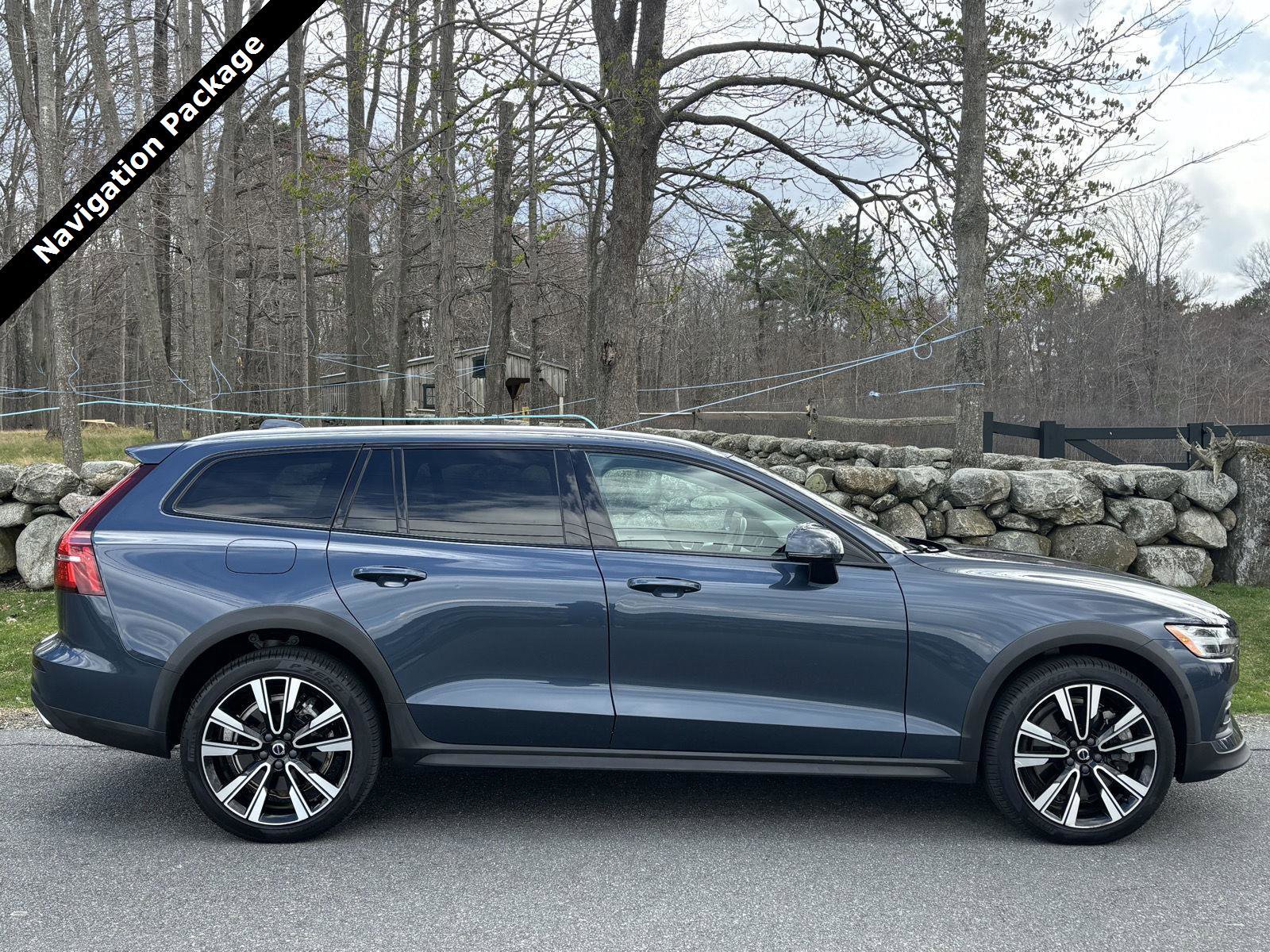Used 2021 Volvo V60 T5 Cross Country w/ Climate Package AWD/4WD image 2