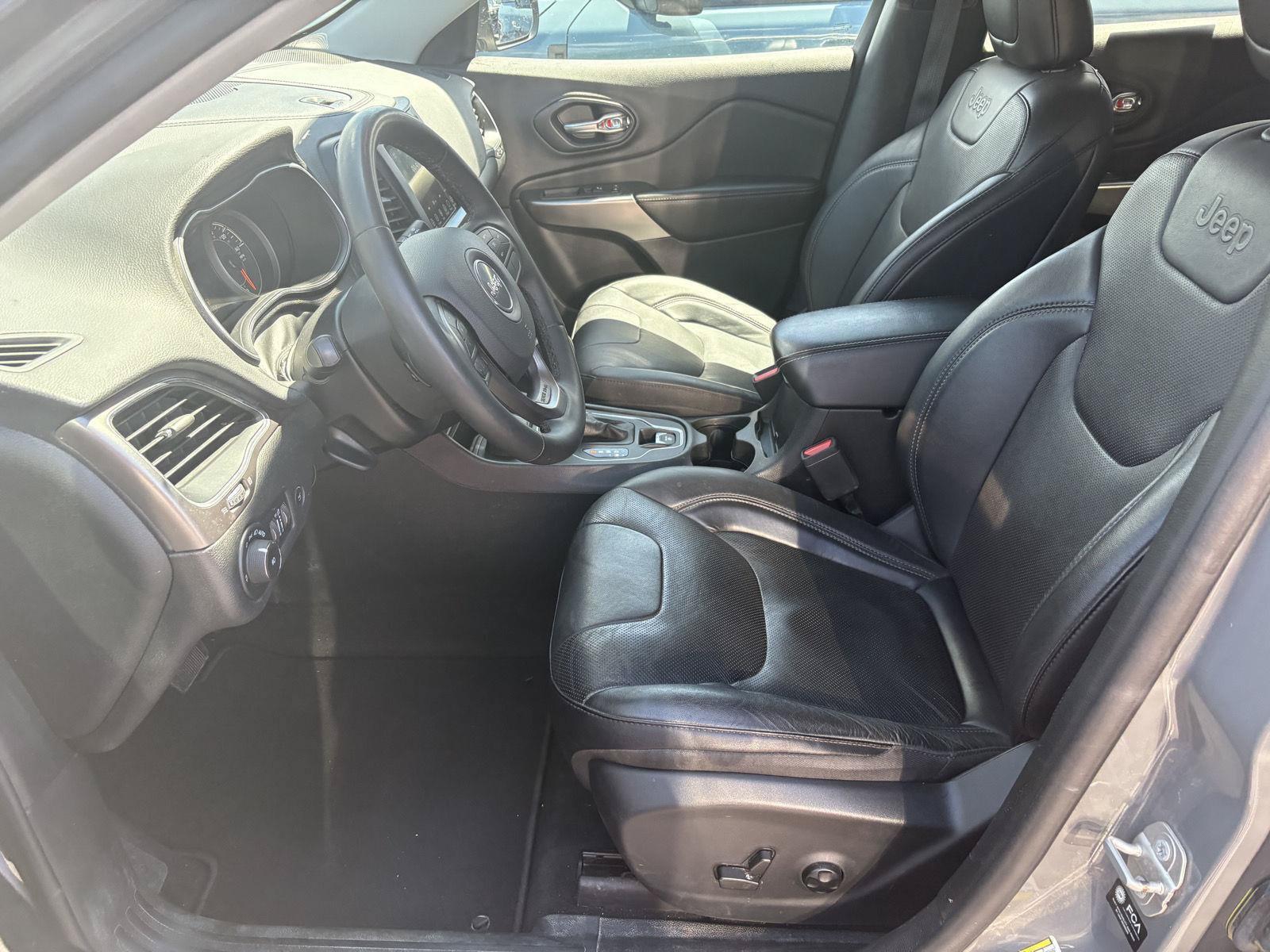 Used 2021 Jeep Cherokee Latitude Lux w/ Comfort/Convenience Group AWD/4WD image 4