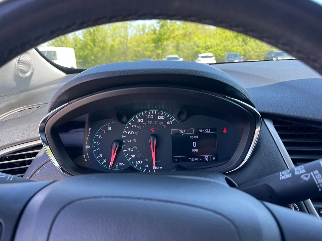 Used 2020 Chevrolet Trax LT w/ LT Convenience Package FWD image 9