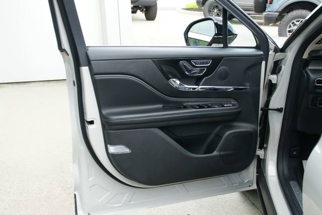 Used 2024 Lincoln Corsair Reserve w/ Equipment Group 201A FWD image 12