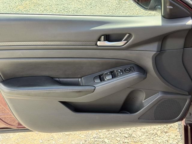 Used 2025 Nissan Altima 2.5 SV FWD image 17