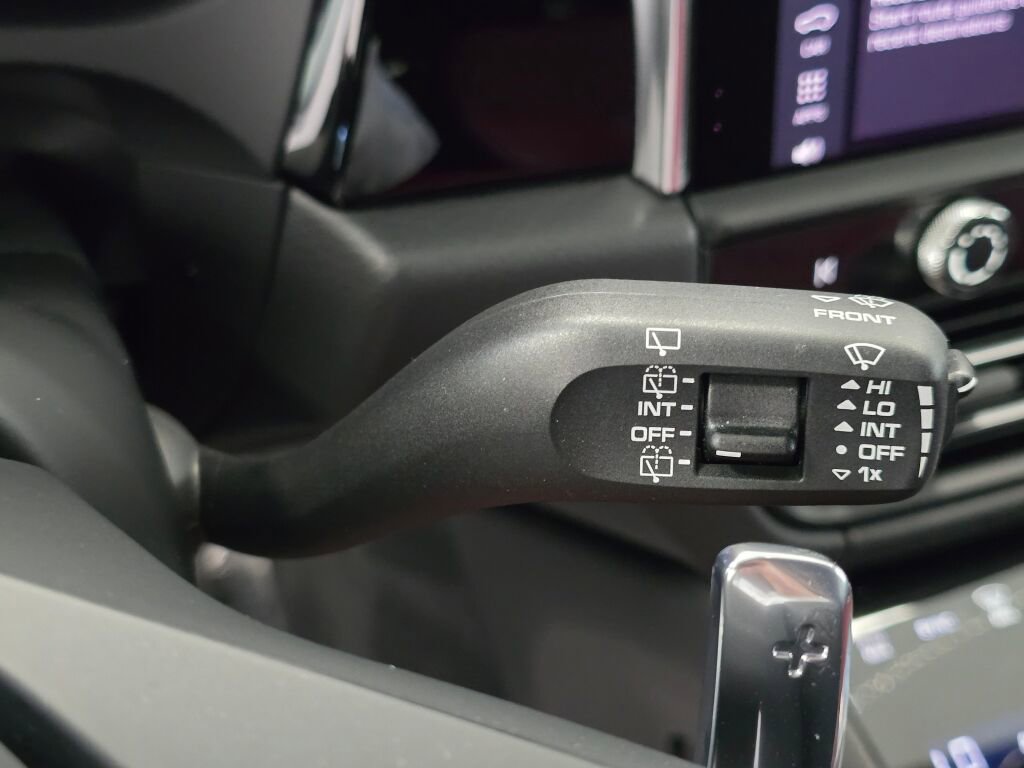 Certified 2025 Porsche Macan image 36