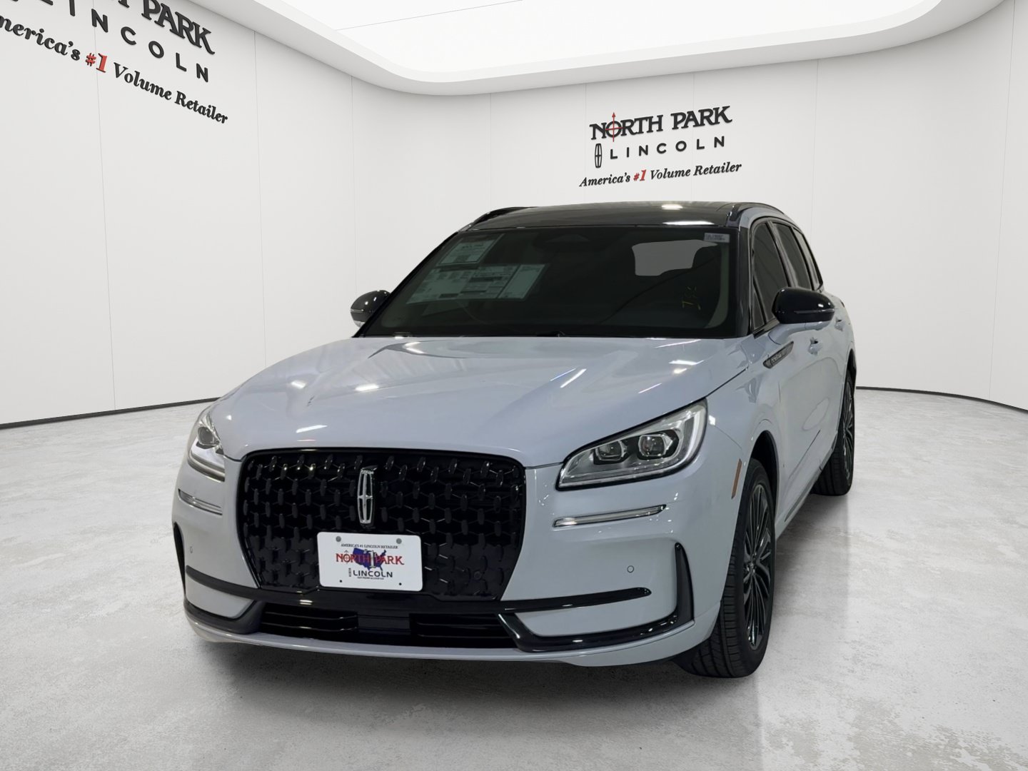 New 2026 Lincoln Corsair Reserve FWD image 4
