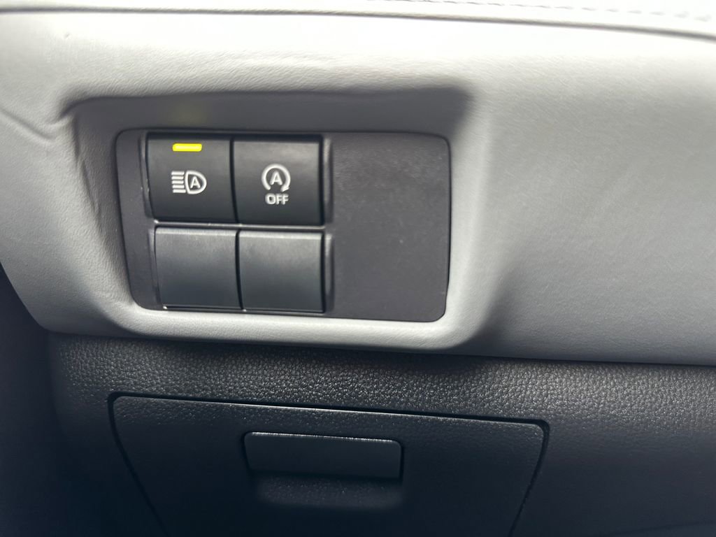 Used 2023 Toyota Highlander L image 18