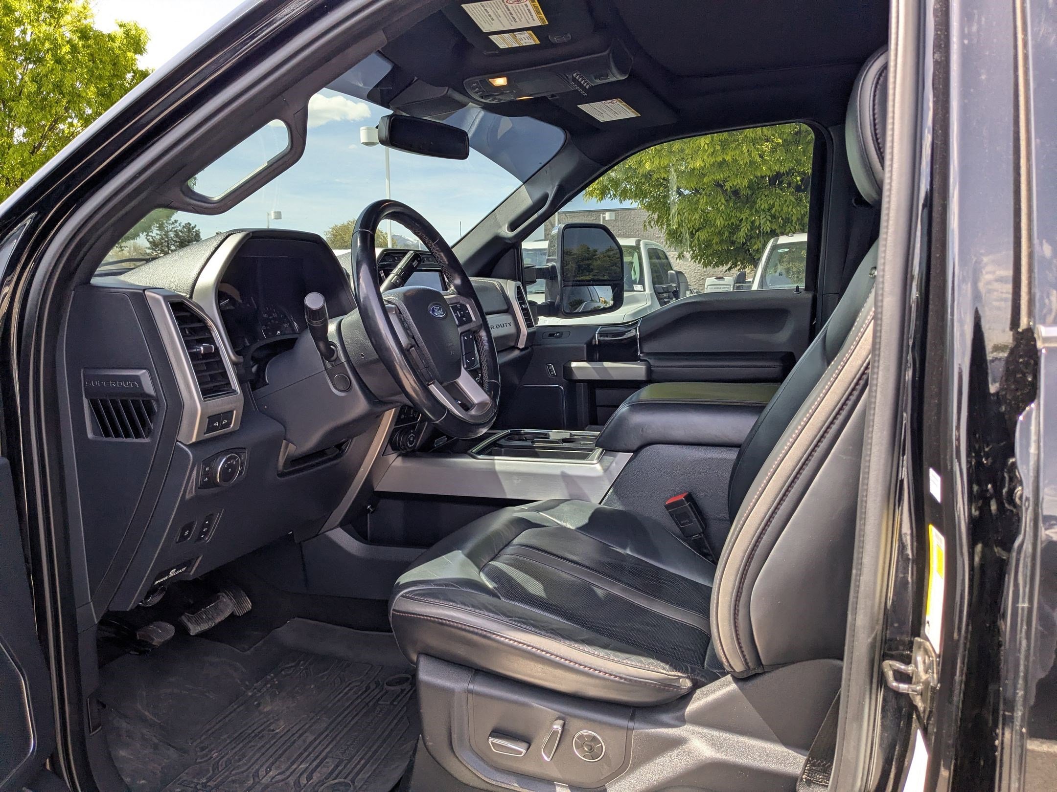 Used 2022 Ford F450 Platinum w/ FX4 Off-Road Package image 19