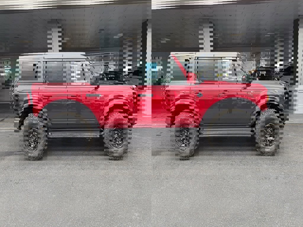 New 2026 Ford Bronco Outer Banks w/ Sasquatch Package image 3