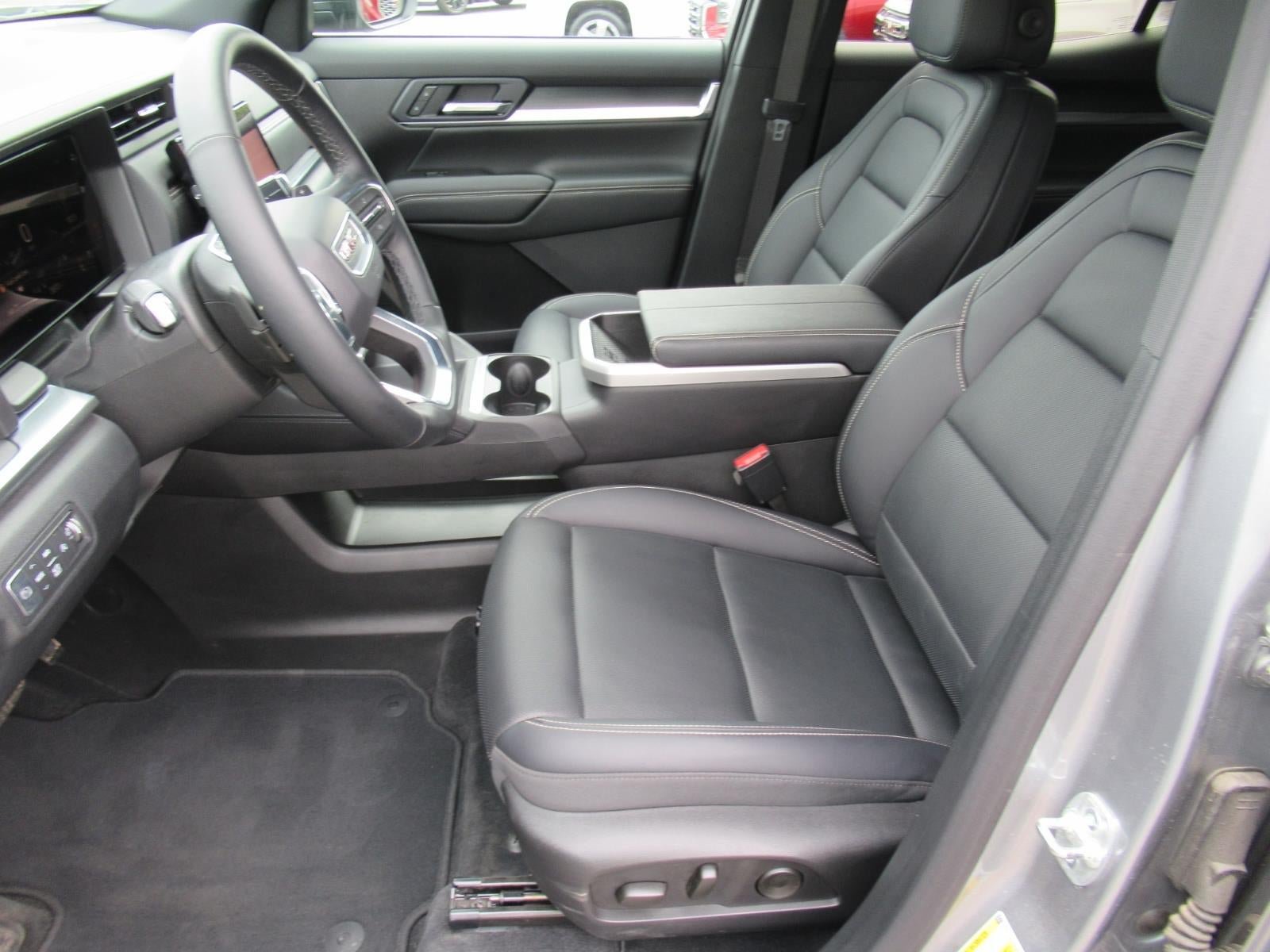 Used 2025 GMC Terrain Elevation w/ Elevation Premium Package AWD/4WD image 17