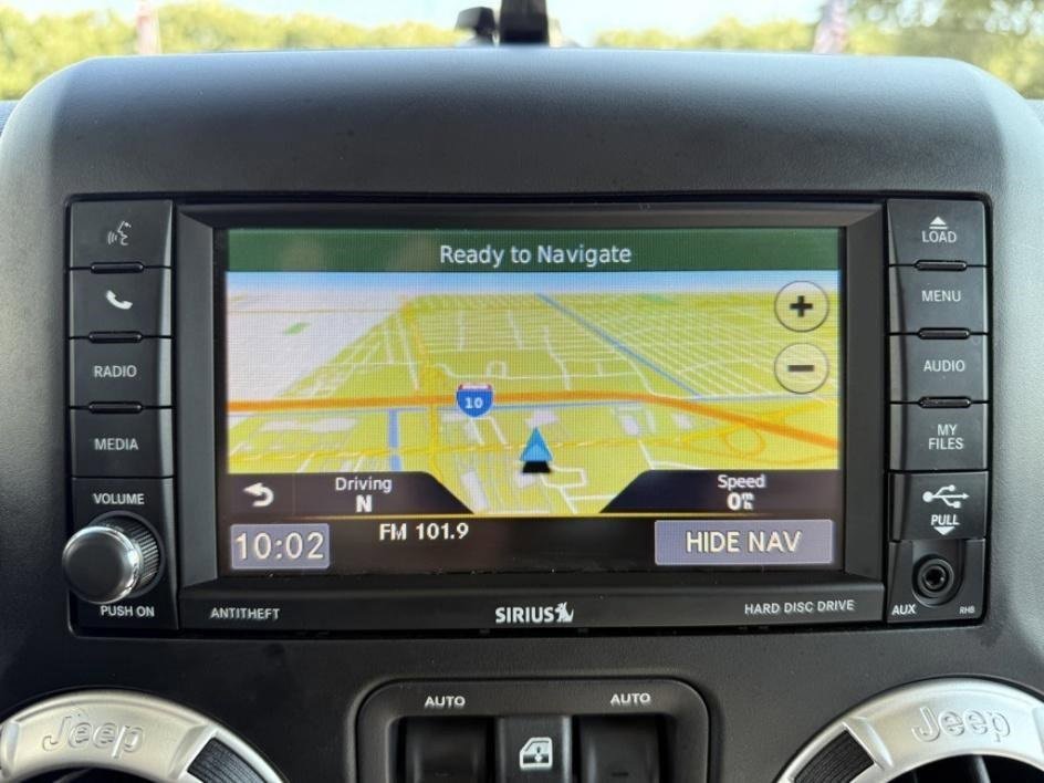 Used 2017 Jeep Wrangler Unlimited Rubicon w/ Connectivity Group image 28