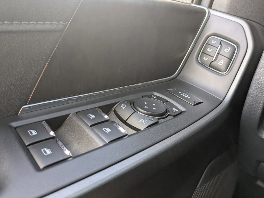 New 2026 Ford F250 Lariat w/ Black Appearance Package image 29