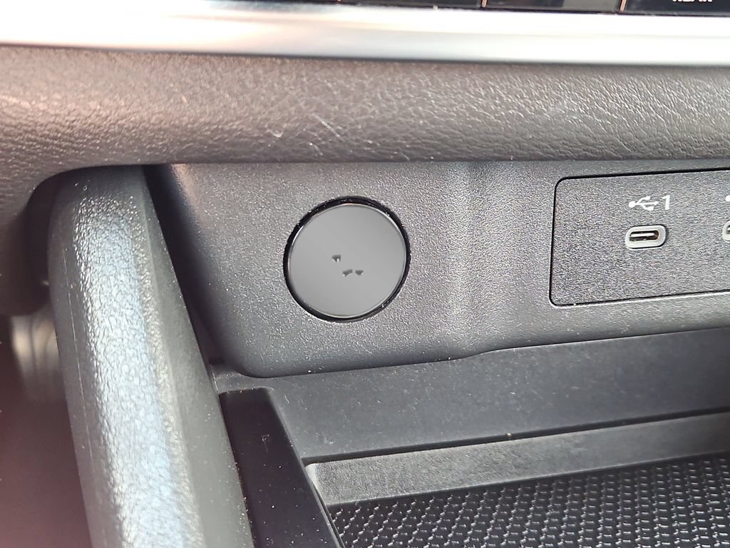Used 2025 Nissan Rogue SV AWD/4WD image 22
