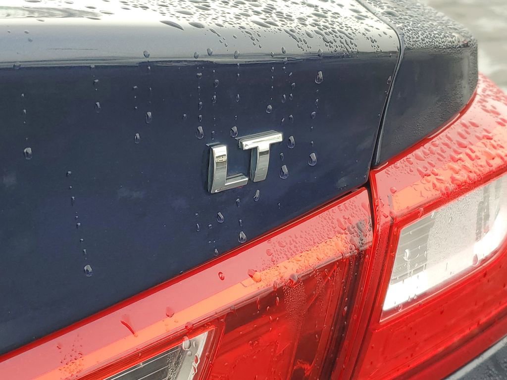 Used 2018 Chevrolet Malibu LT image 35