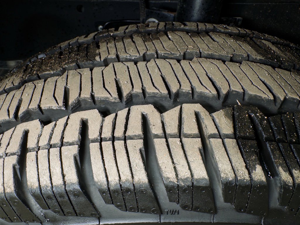 Used 2023 Ford E-Transit Medium Roof image 35