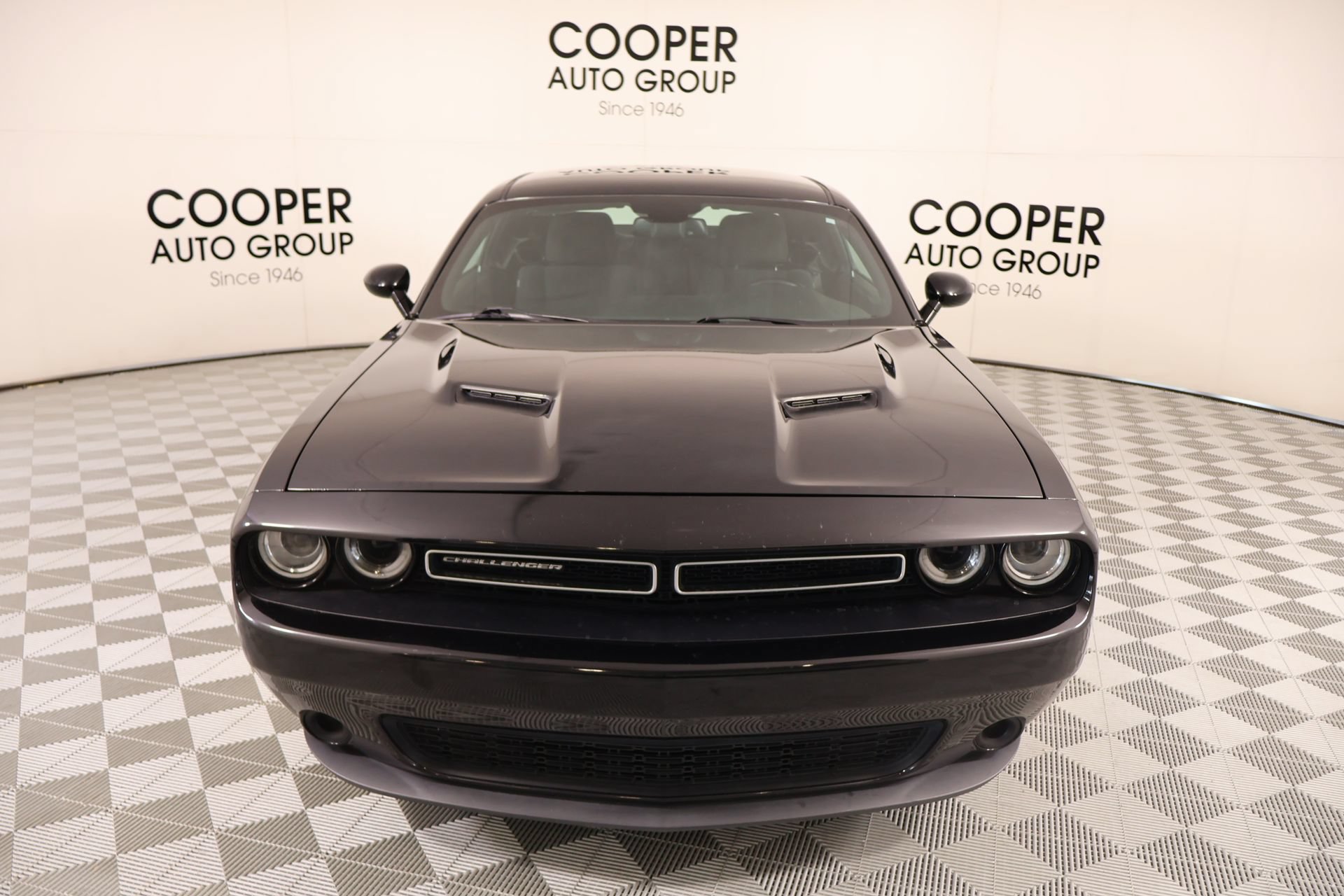 Used 2016 Dodge Challenger SXT RWD image 7