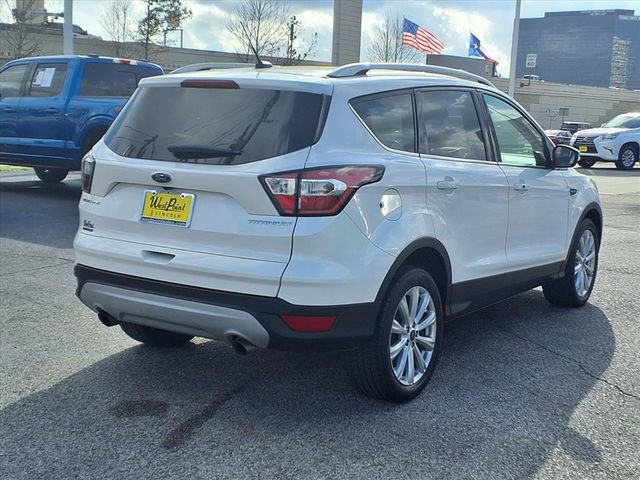 Used 2017 Ford Escape Titanium image 2