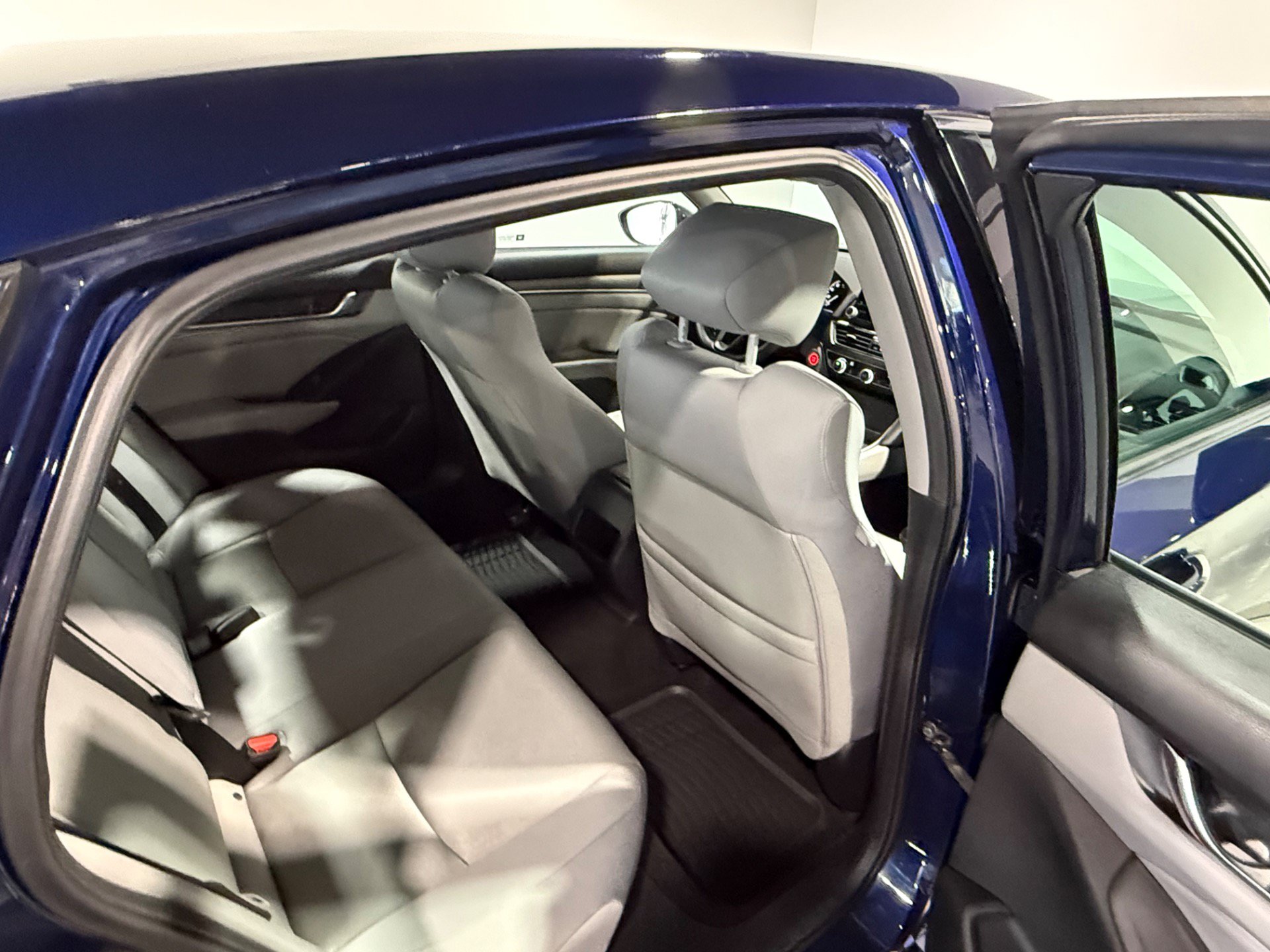 Used 2018 Honda Accord LX image 37