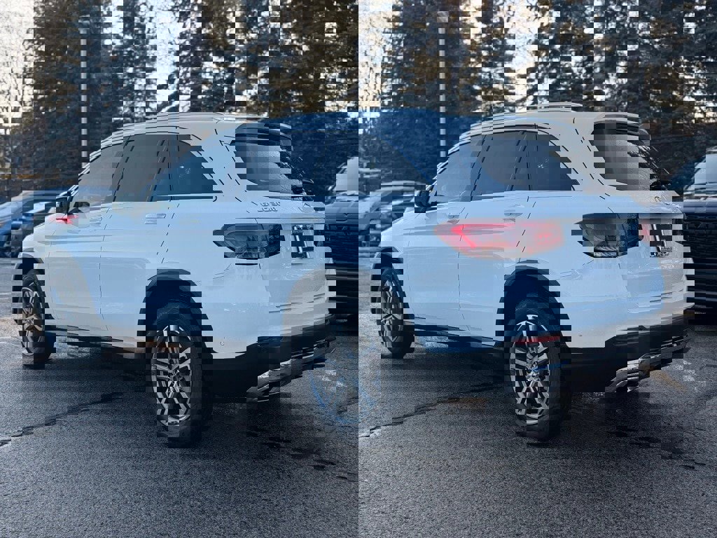 Used 2022 Mercedes-Benz GLC 300 4MATIC image 4