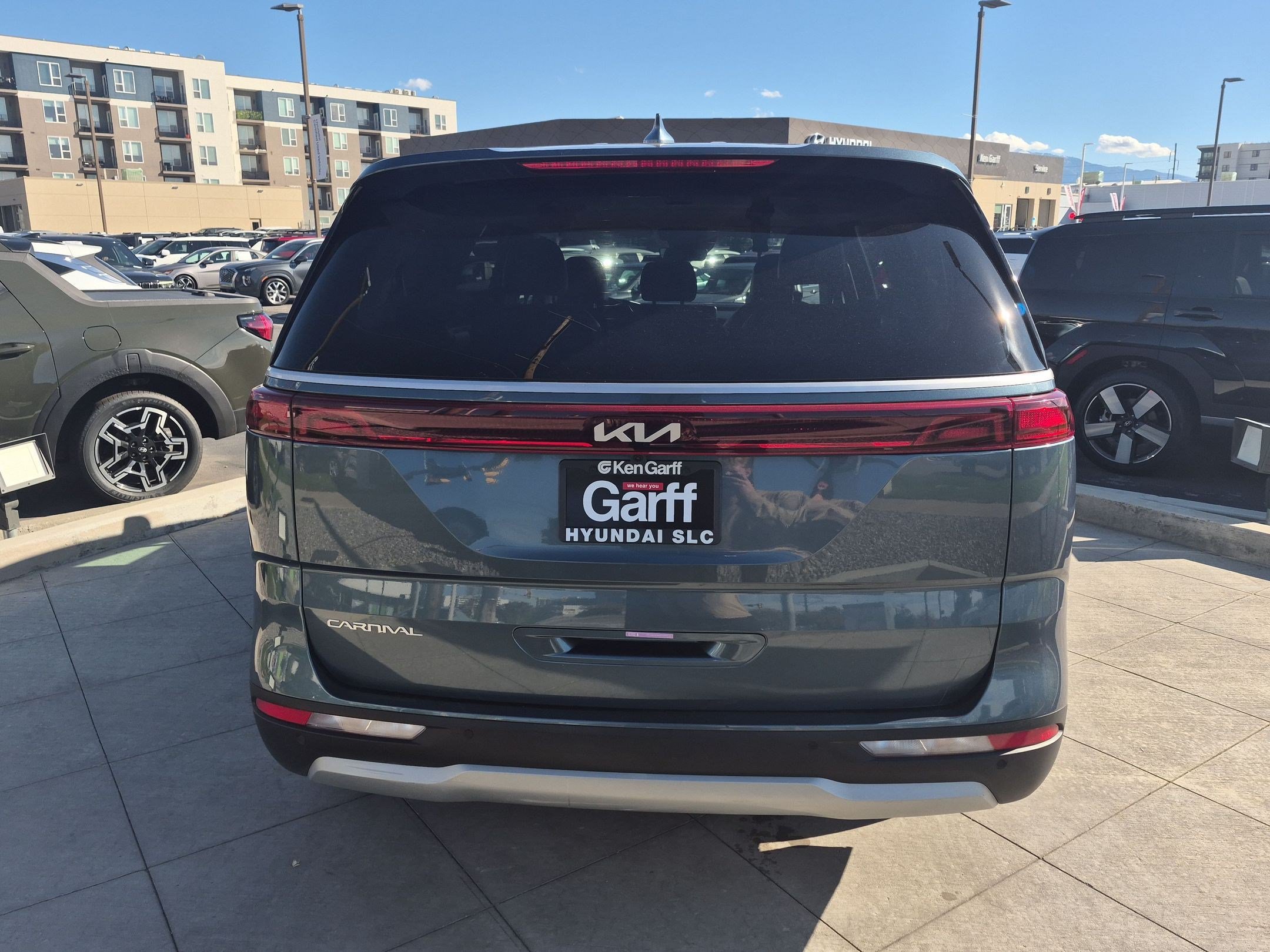 Used 2024 Kia Carnival EX FWD image 5