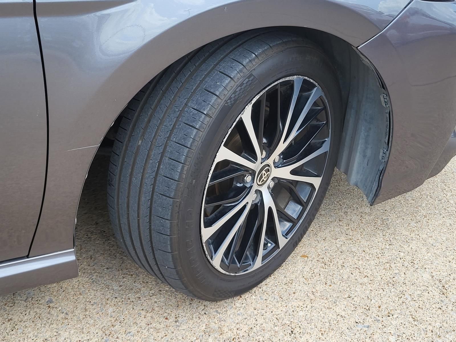 Used 2020 Toyota Camry SE image 6