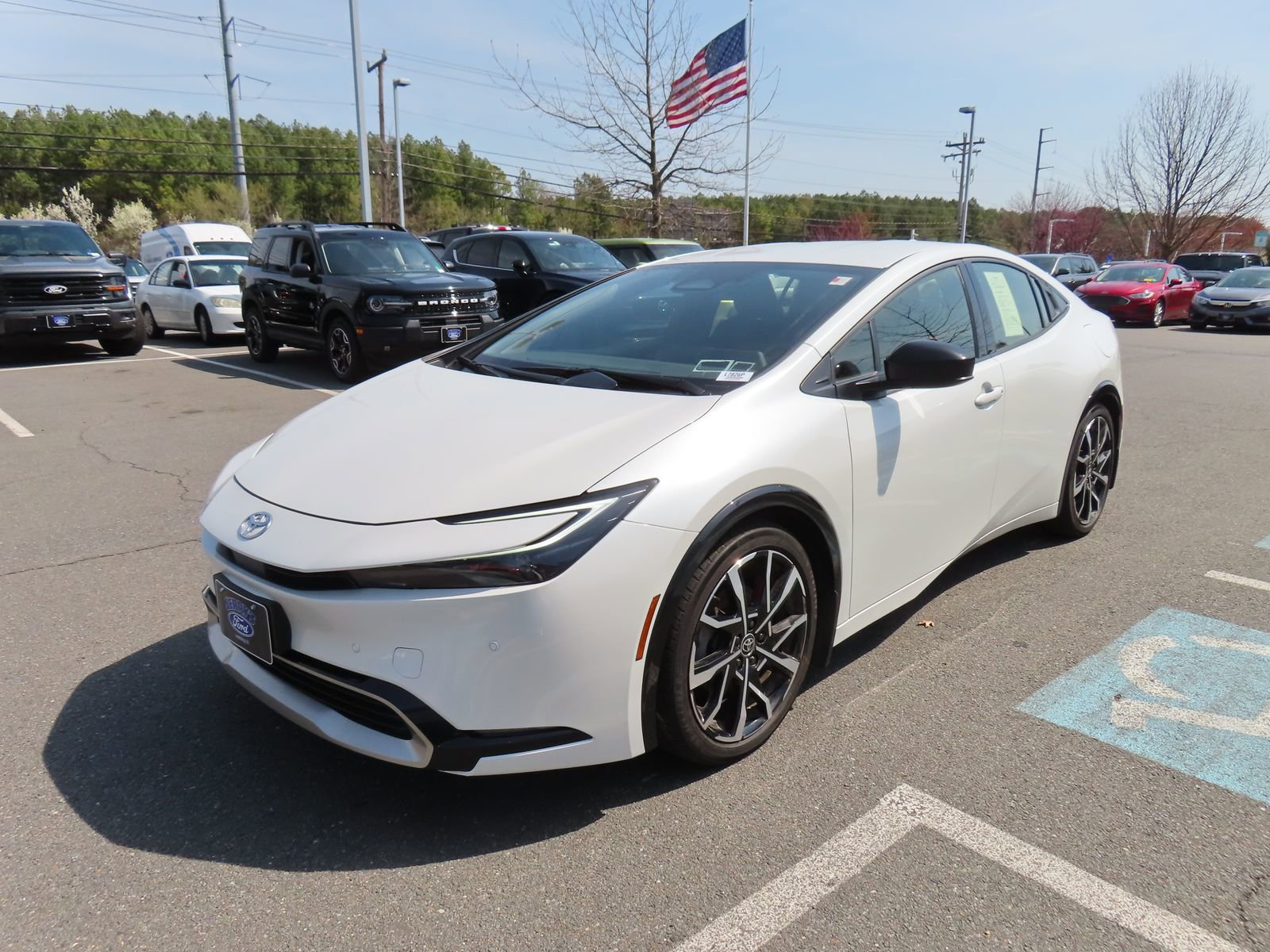 Used 2023 Toyota Prius Prime XSE Premium image 3