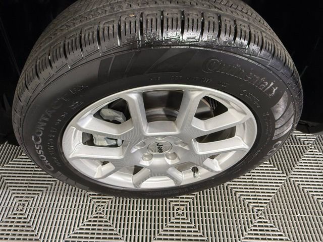 Used 2023 Jeep Renegade Latitude AWD/4WD image 14