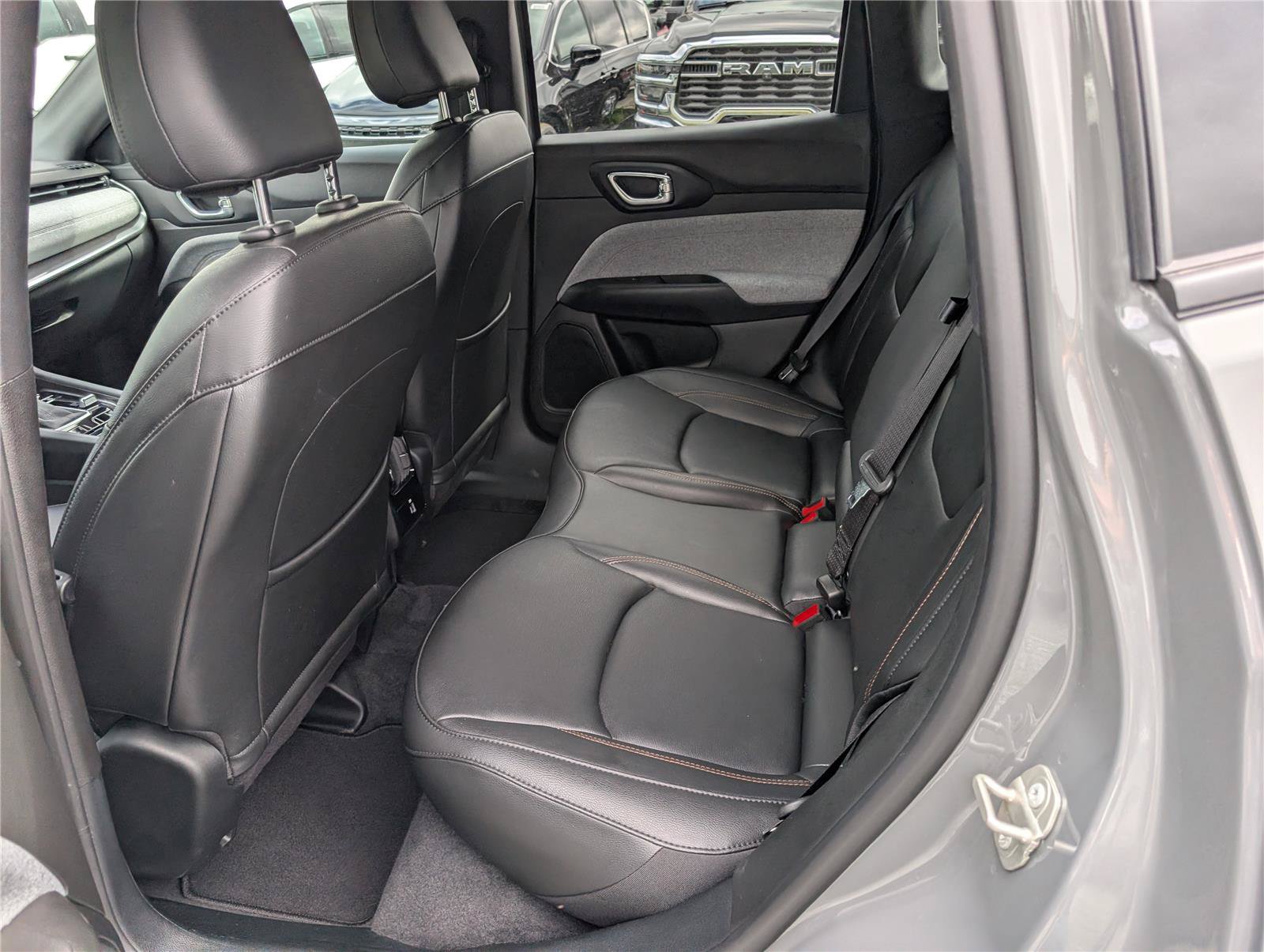 Used 2024 Jeep Compass Latitude AWD/4WD image 14