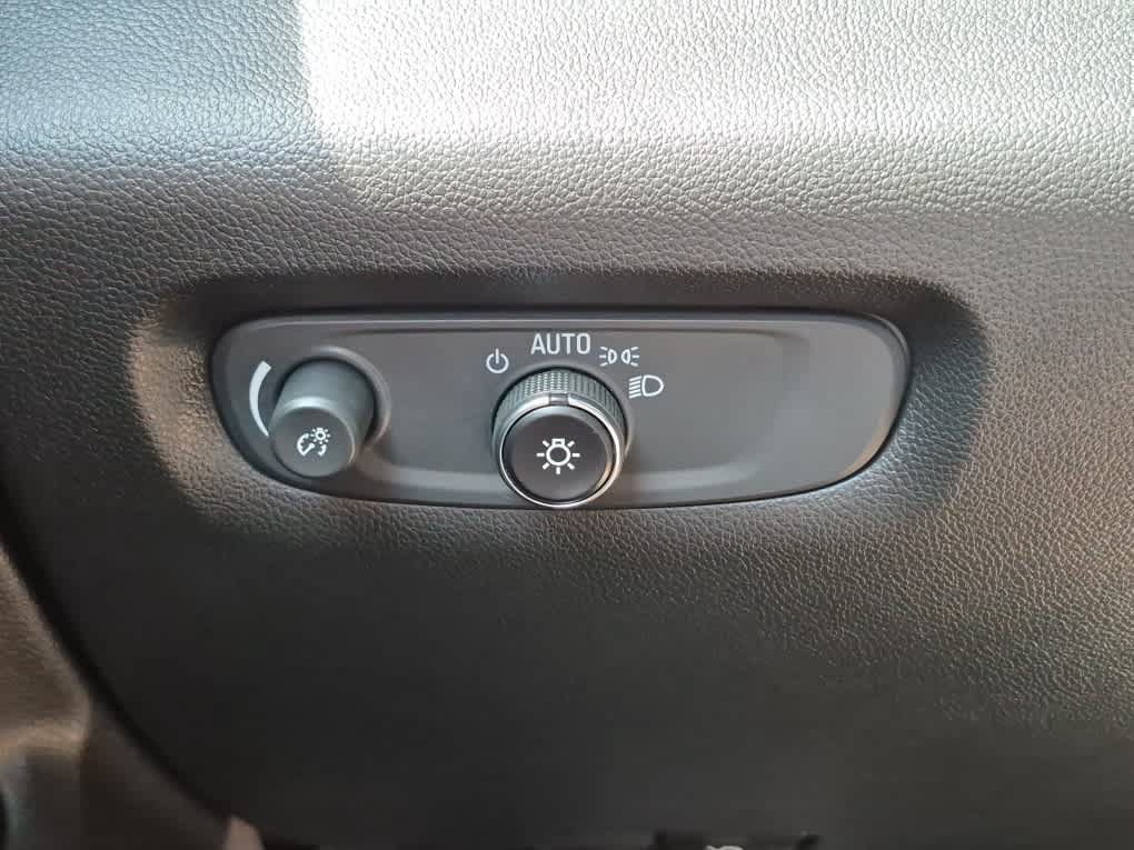 Used 2023 Chevrolet Traverse LT FWD image 21