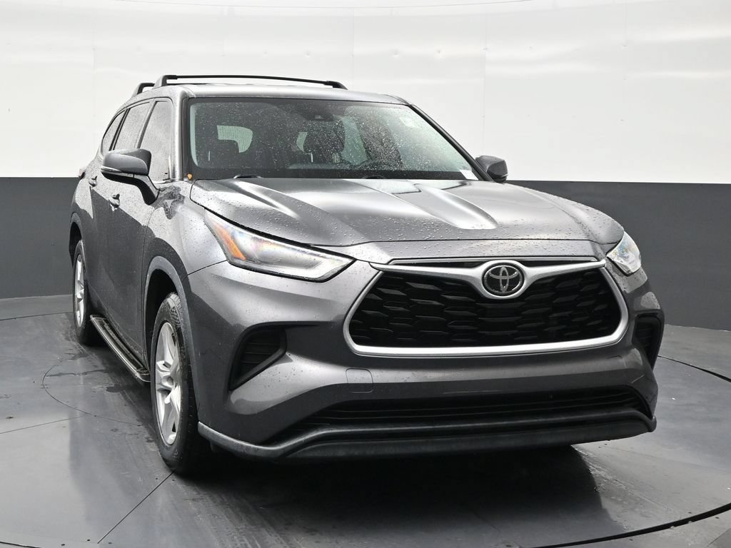 Used 2021 Toyota Highlander L FWD image 7