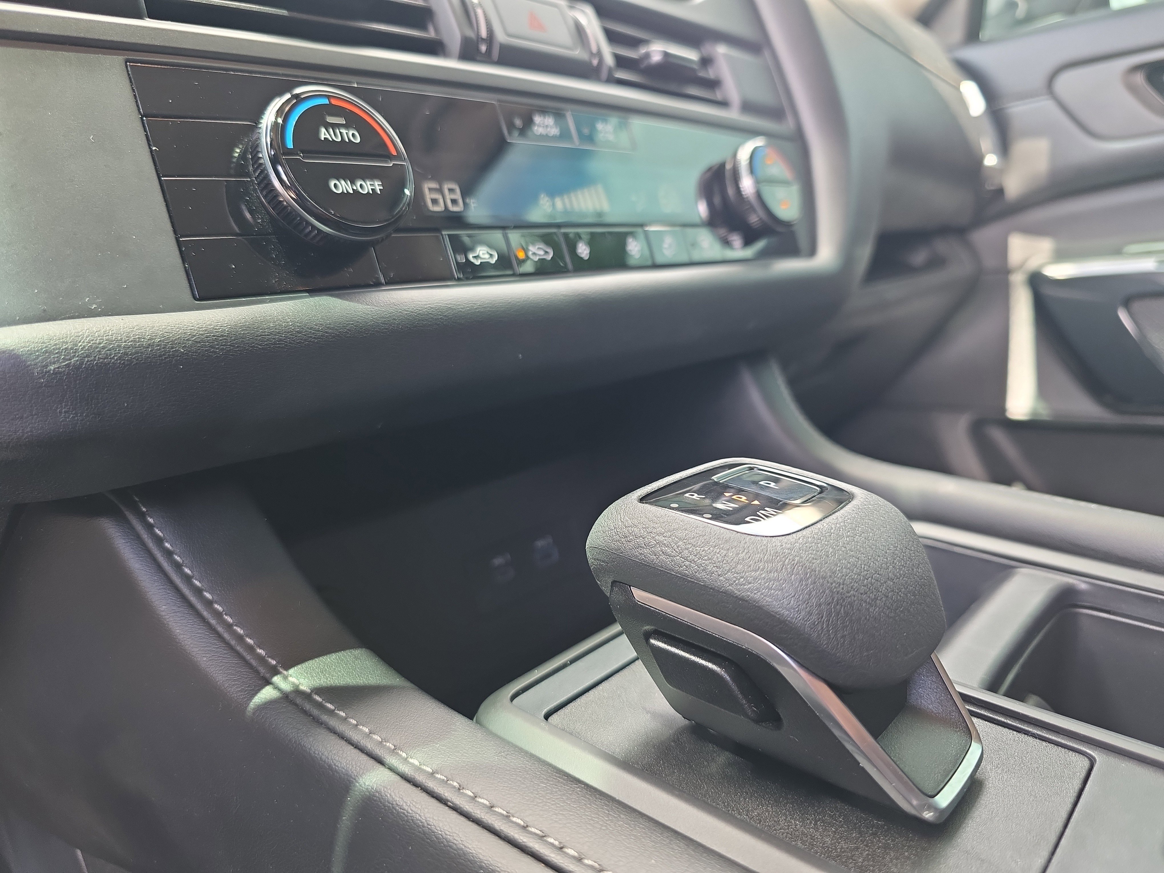 Used 2024 Nissan Pathfinder S image 33