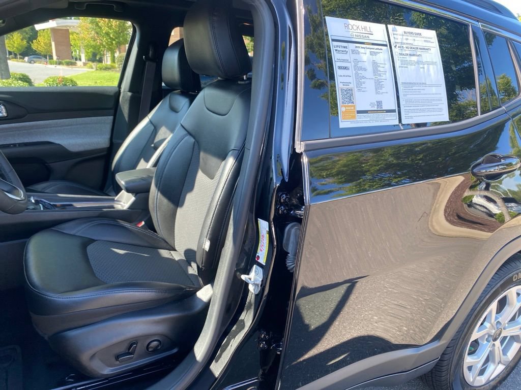 Used 2025 Jeep Compass Latitude w/ Sun & Sound Group AWD/4WD image 16