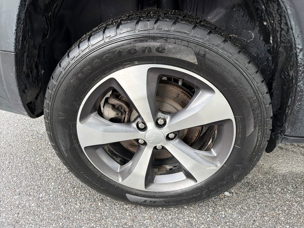 Used 2022 Jeep Cherokee Limited AWD/4WD image 15