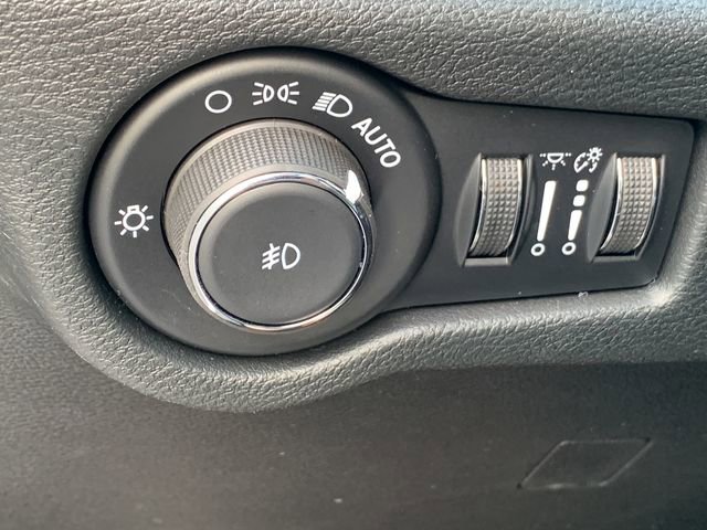 New 2026 Chrysler Pacifica Select image 33