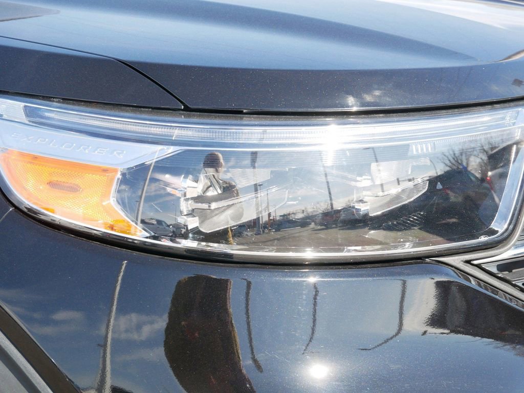Used 2023 Ford Explorer XLT w/ Equipment Group 202A image 5