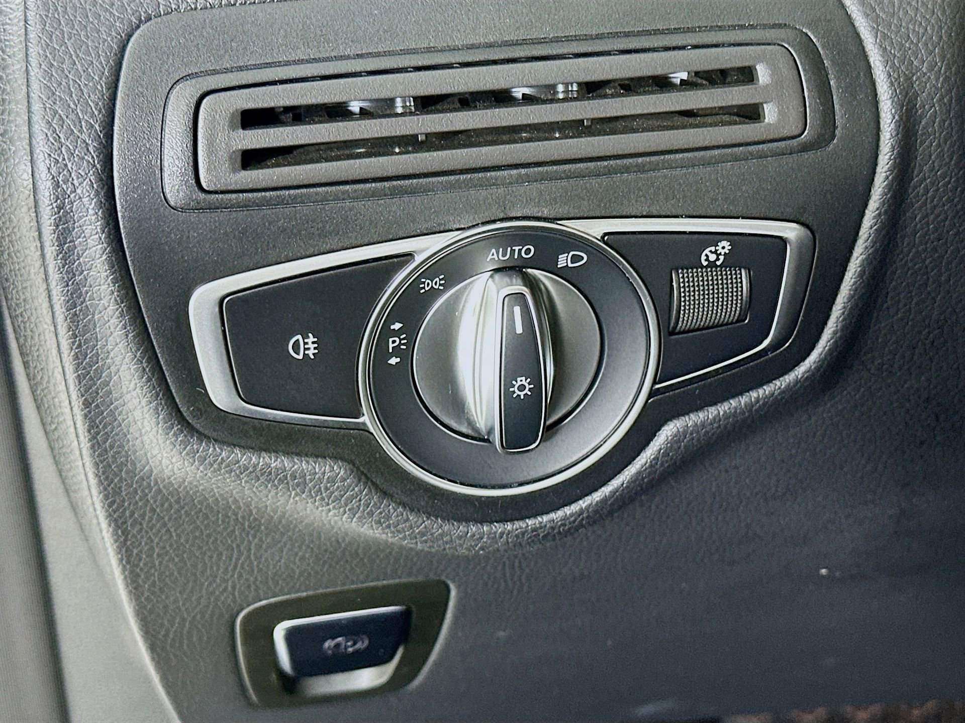 Certified 2022 Mercedes-Benz GLC 300 image 11