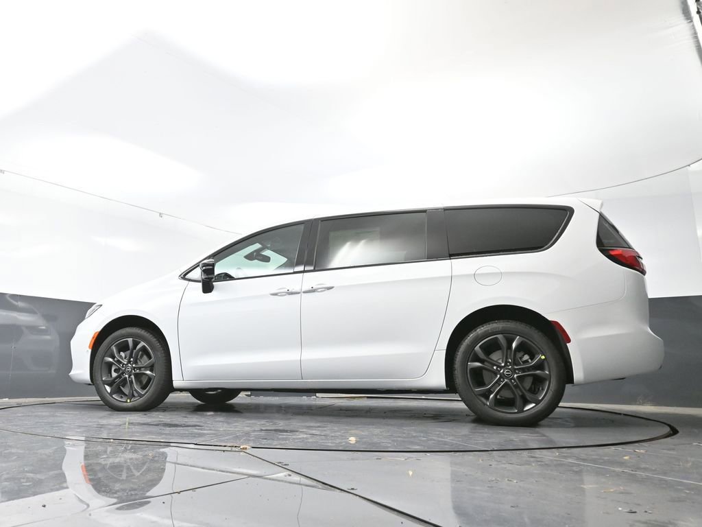 New 2026 Chrysler Pacifica Select image 47