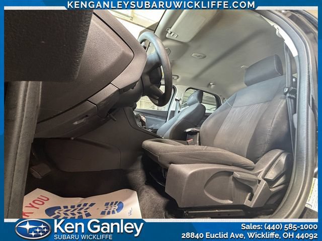Used 2018 Ford Focus SE w/ SE Appearance Package FWD image 19
