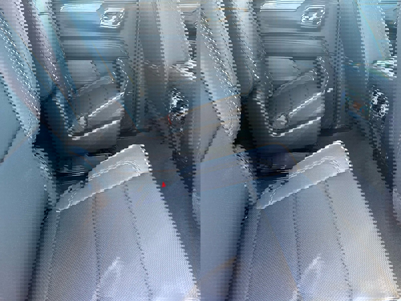 Used 2023 GMC Yukon XL SLT image 30