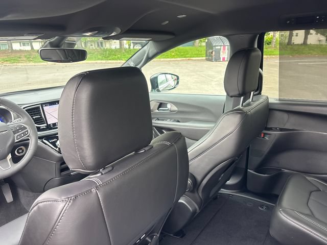 New 2027 Chrysler Pacifica Select w/ Family Tech Group FWD image 10