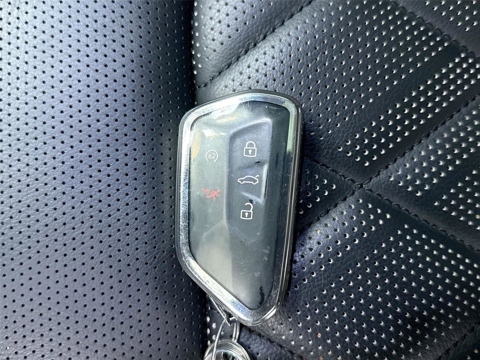 Used 2024 Volkswagen Atlas SEL Premium R-Line image 33