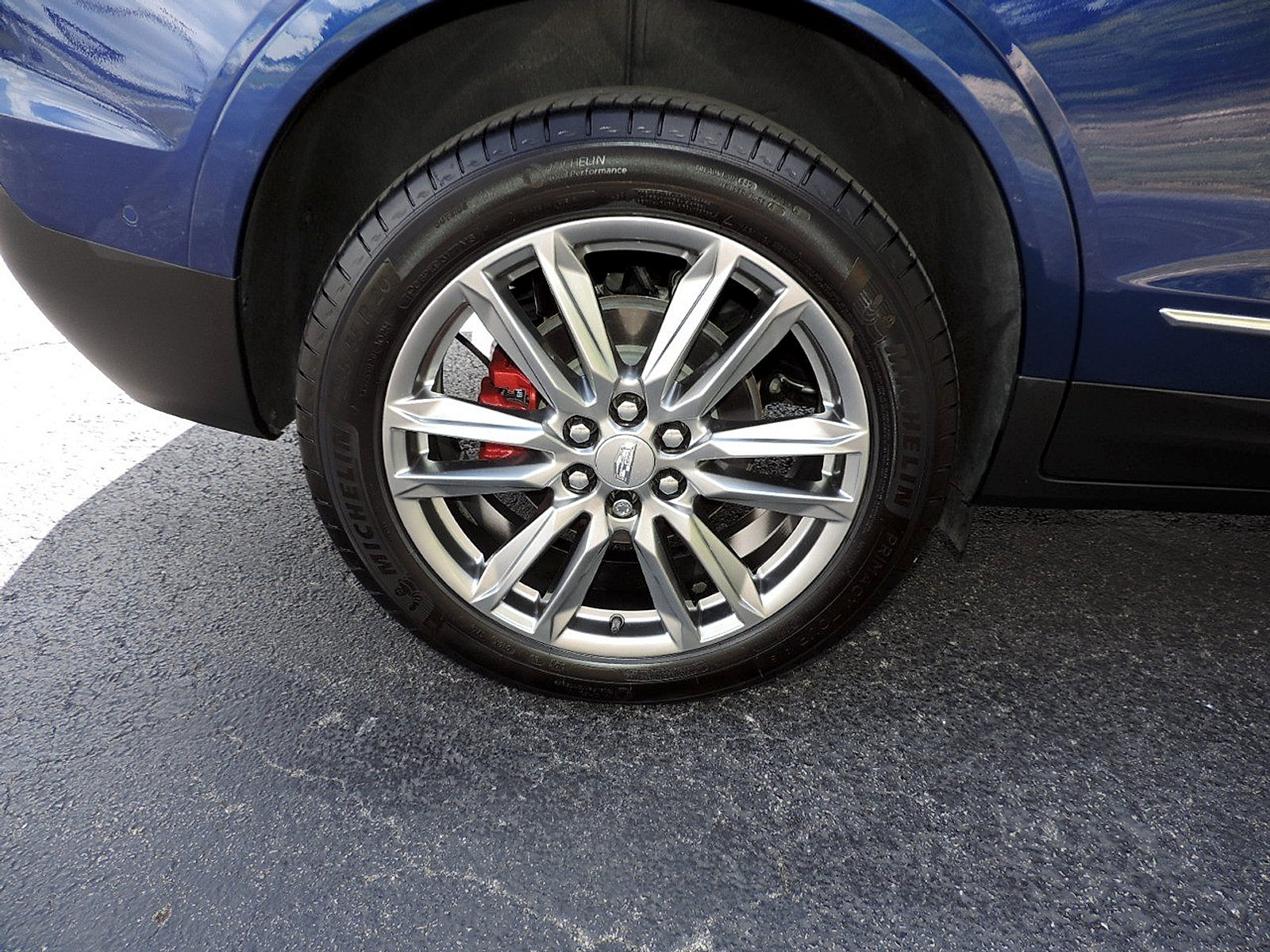 Certified 2026 Cadillac XT5 Sportv w/ LPO, Floor Liner Package AWD/4WD image 15