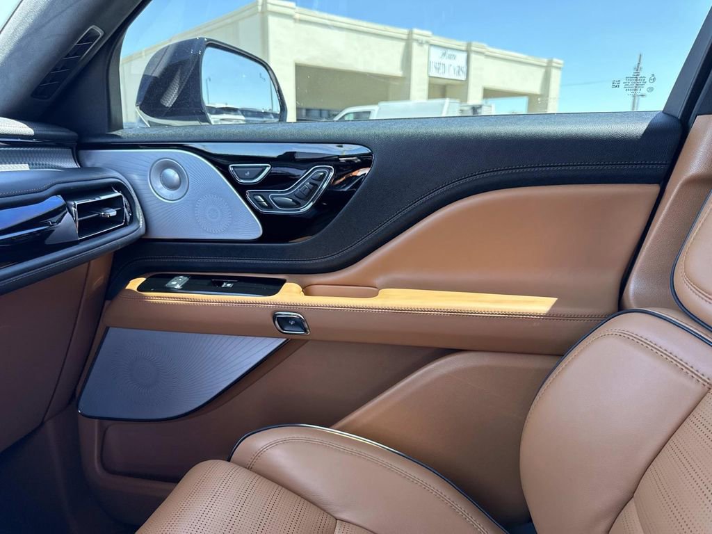 Certified 2025 Lincoln Aviator Black Label w/ Jet Appearance Package AWD/4WD image 22