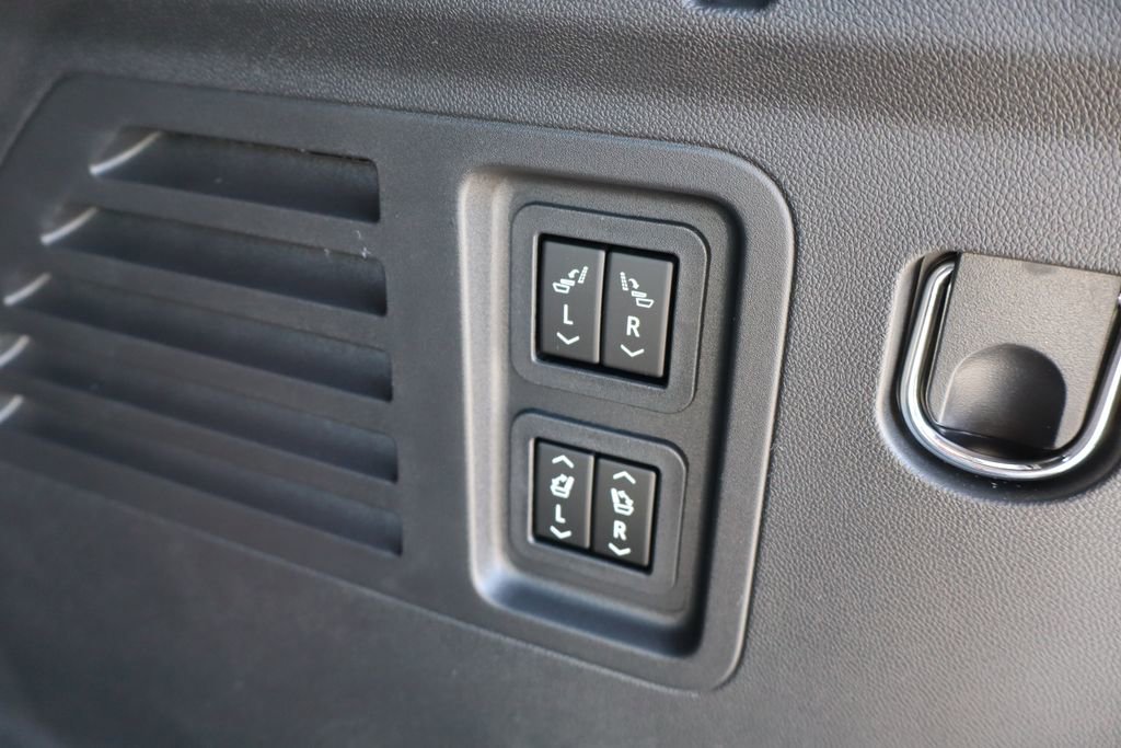 New 2026 Chevrolet Traverse RS w/ LPO, Floor Liner Package image 40