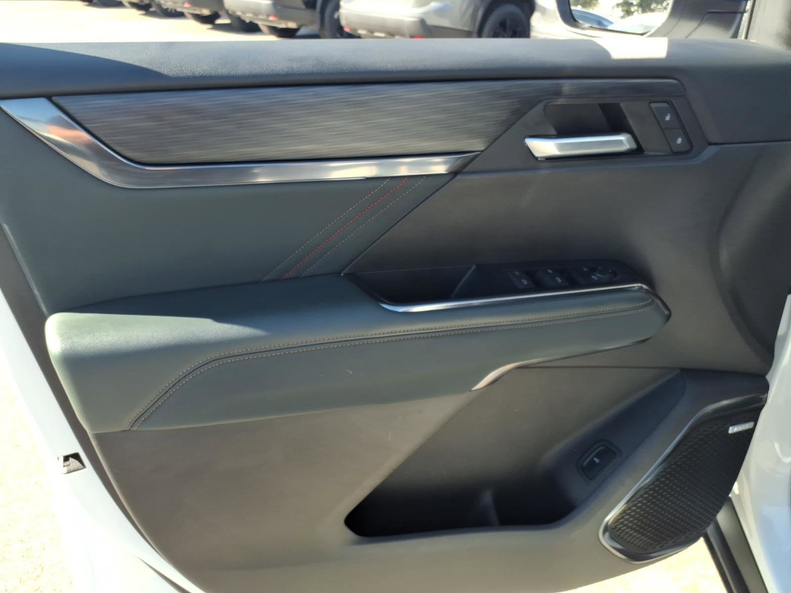 Used 2024 GMC Acadia AT4 image 17